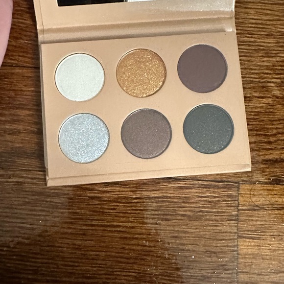 KKW GLITZ AND GLAM PALETTE - Picture 3 of 6